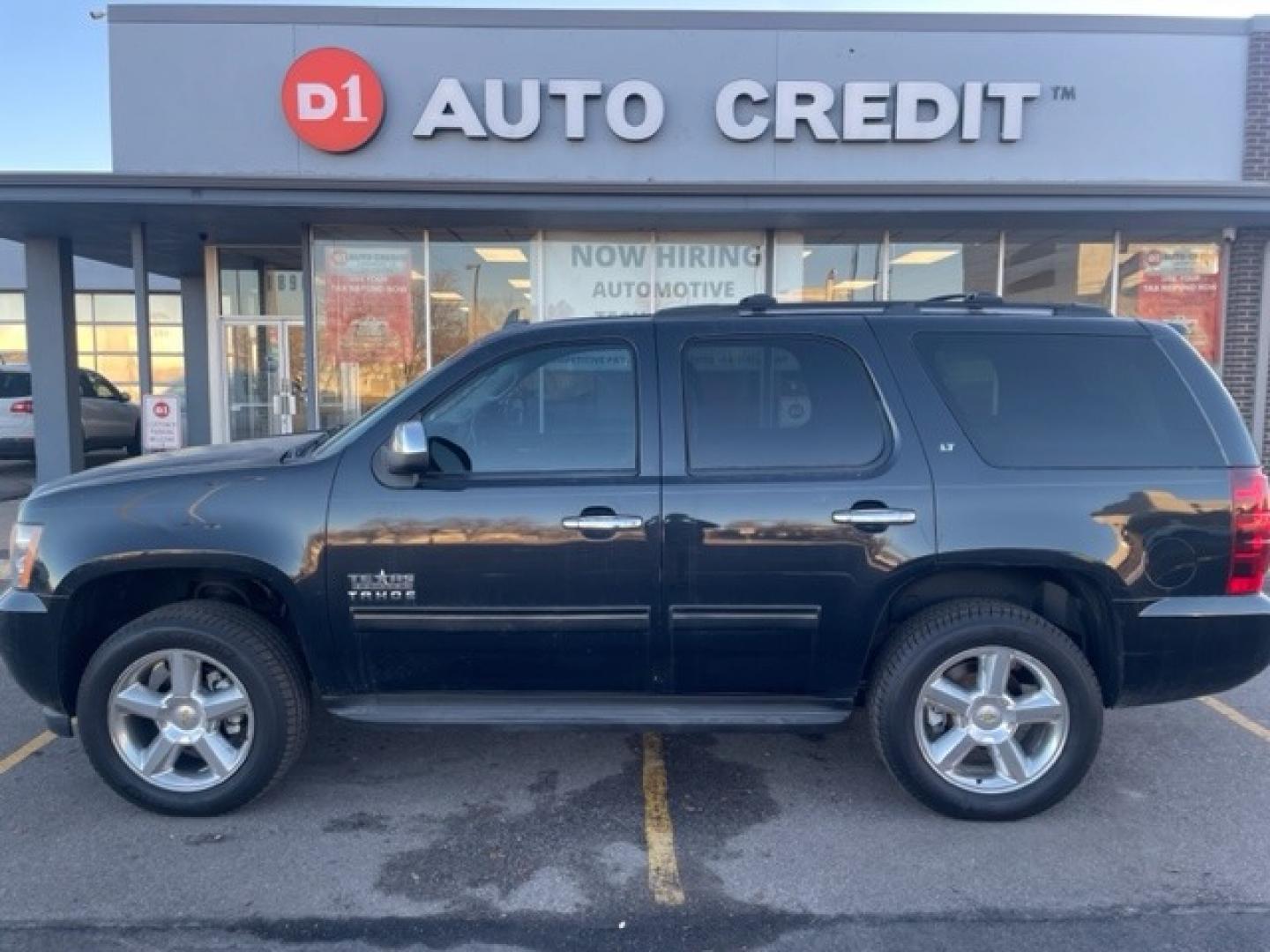 2013 CHEVROLET TAHOE LT 4WD (1GNSKBE02DR) with an 5.3L V8 OHV 16V FFV engine, located at 10890 W. Colfax Ave., Lakewood, CO, 80215, (303) 274-7692, 39.739914, -105.120132 - Photo#0